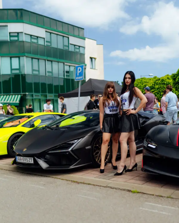 Hostesky Greta Tour pri Lamborghini Revuelto
